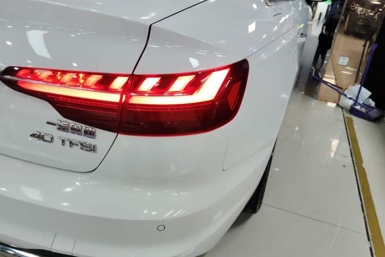 Used Audi A4L 2020 40 TFSI Fashionable and Elegant Model Right Rear Taillight