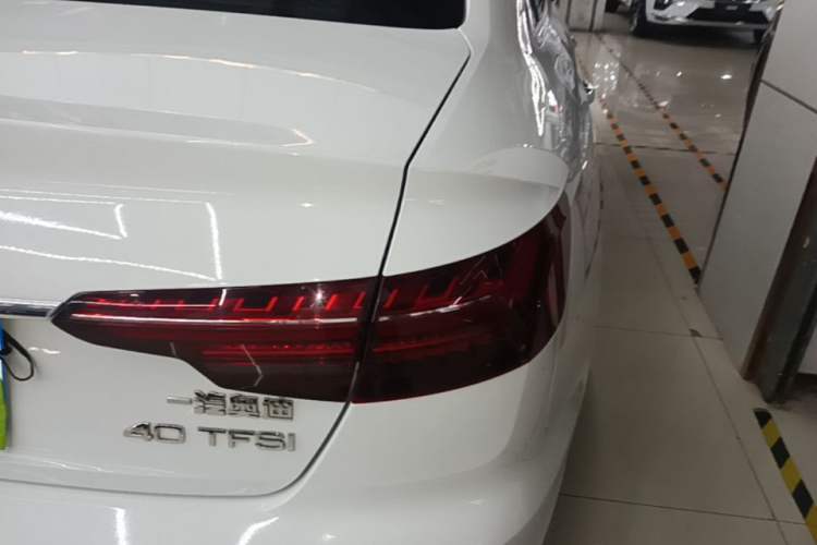 Used Audi A4L 2020 40 TFSI Fashionable and Elegant Model Right Rear Taillight