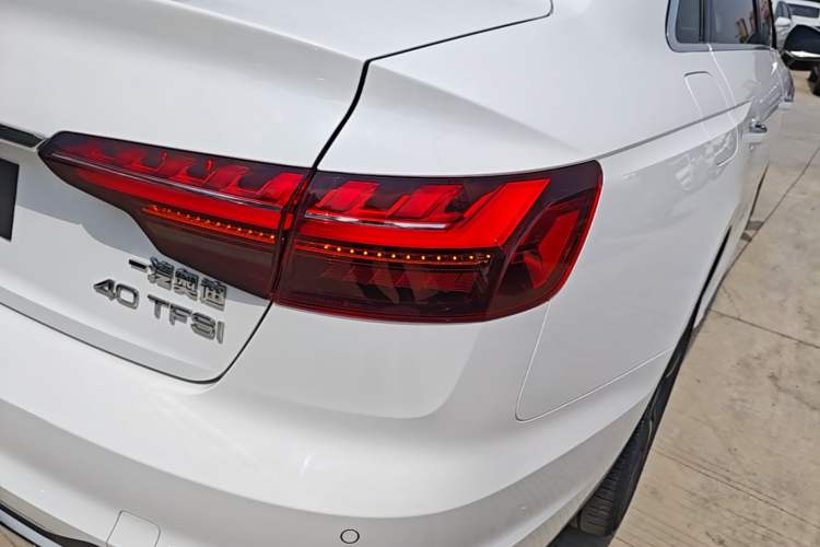 Used Audi A4L 2020 40 TFSI Fashionable and Elegant Model Right Rear Taillight