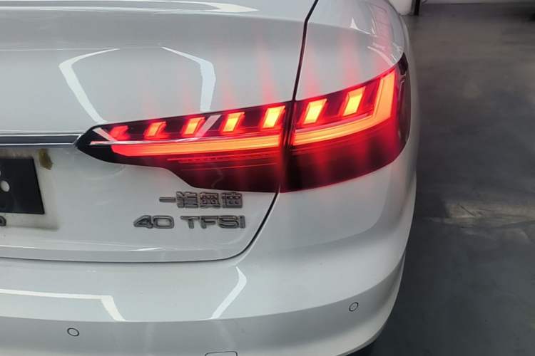 Used Audi A4L 2020 40 TFSI Fashionable and Elegant Model Right Rear Taillight