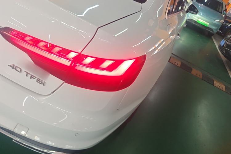 Used Audi A4L 2020 40 TFSI Fashionable and Elegant Model Right Rear Taillight
