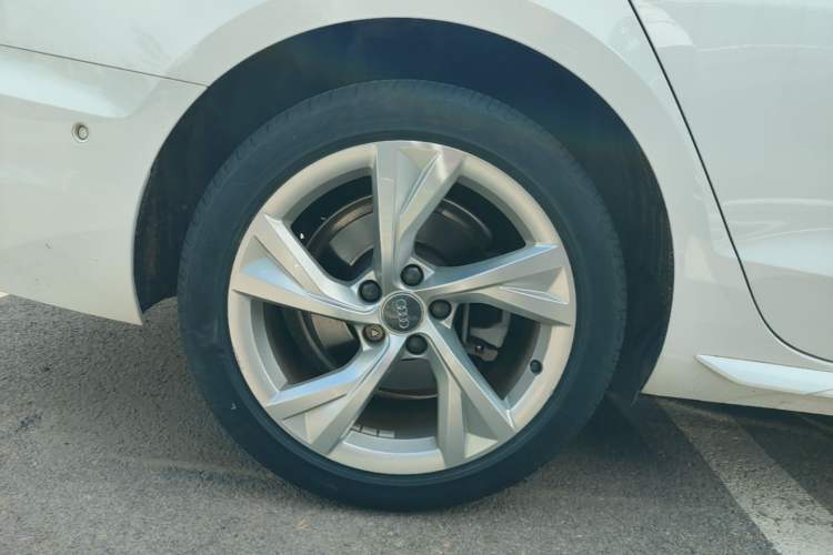 Used Audi A4L 2020 40 TFSI Luxury Prestige Edition Right Rear Wheel Hub