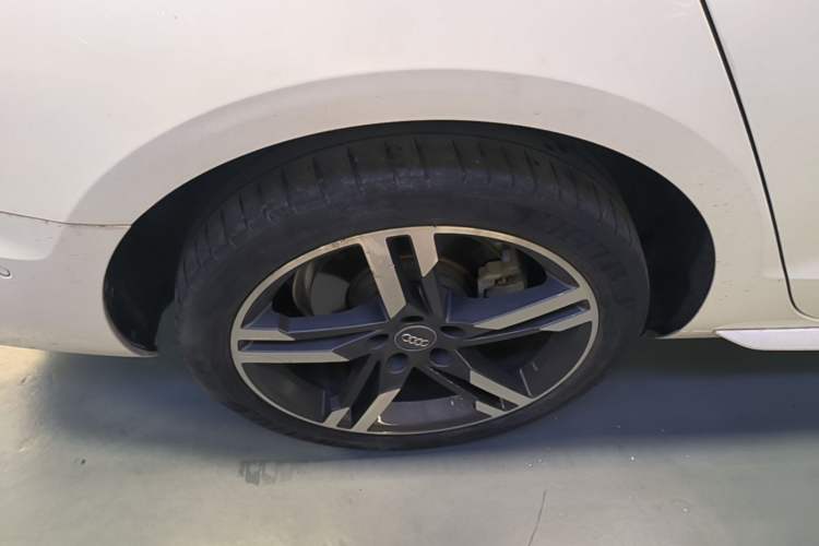 Used Audi A4L 2020 40 TFSI Luxury Dynamic Model Right Rear Wheel Hub