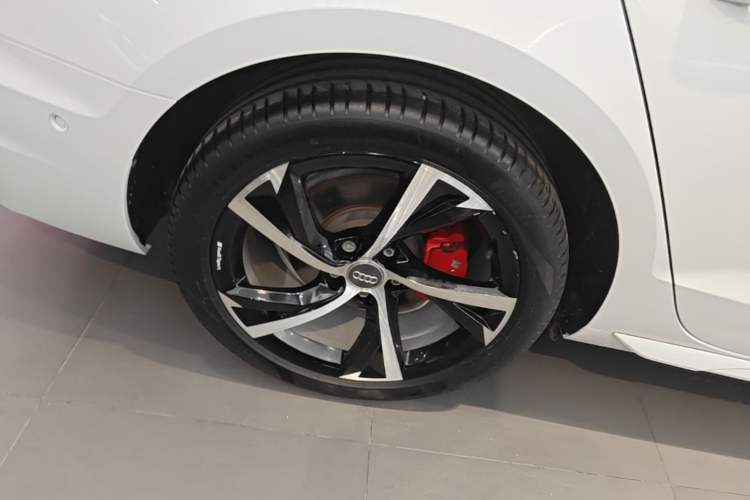 Used Audi A4L 2020 40 TFSI Luxury Prestige Edition Right Rear Wheel Hub