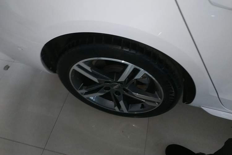 Used Audi A4L 2020 40 TFSI quattro Luxury Dynamic Model Right Rear Wheel Hub