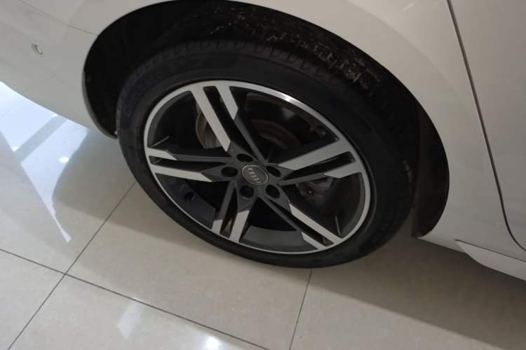 Used Audi A4L 2020 40 TFSI Luxury Dynamic Model Right Rear Wheel Hub