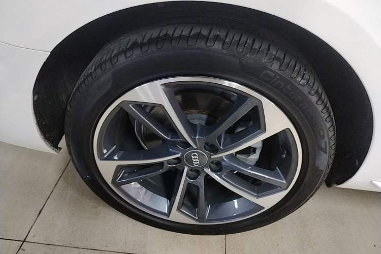 Used Audi A4L 2020 40 TFSI Fashionable and Elegant Model Right Rear Wheel Hub