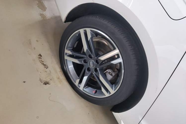 Used Audi A4L 2020 40 TFSI quattro Luxury Dynamic Model Right Rear Wheel Hub