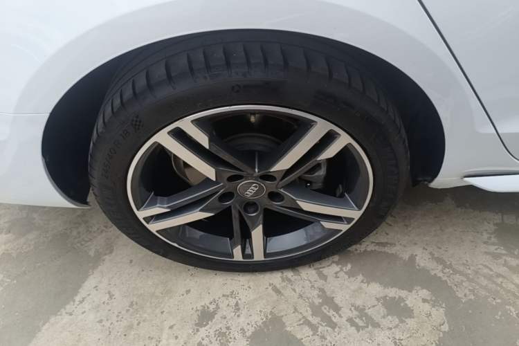 Used Audi A4L 2020 40 TFSI Luxury Dynamic Model Right Rear Wheel Hub