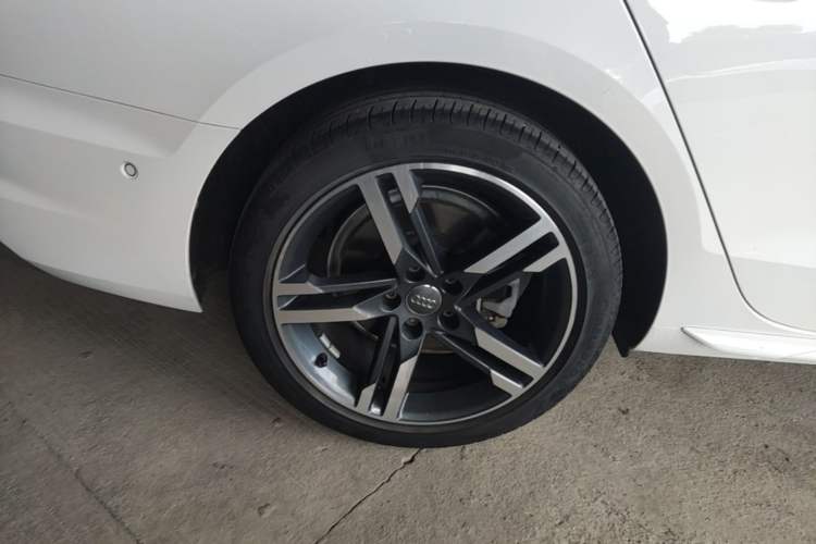 Used Audi A4L 2020 40 TFSI Luxury Dynamic Model Right Rear Wheel Hub