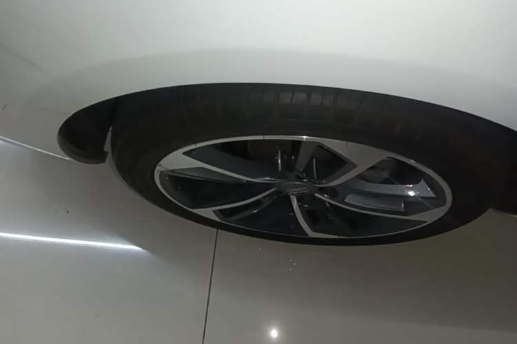 Used Audi A4L 2020 40 TFSI Fashionable and Elegant Model Right Rear Wheel Hub