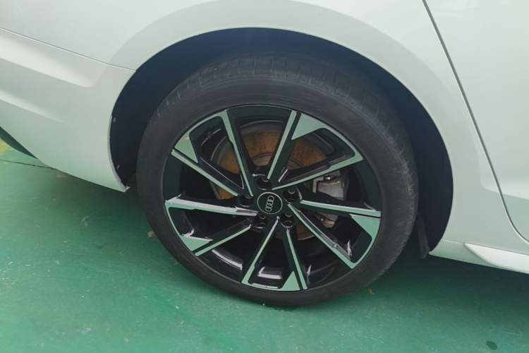 Used Audi A4L 2020 40 TFSI Luxury Dynamic Model Right Rear Wheel Hub