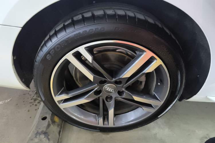Used Audi A4L 2020 40 TFSI quattro Luxury Dynamic Model Right Rear Wheel Hub
