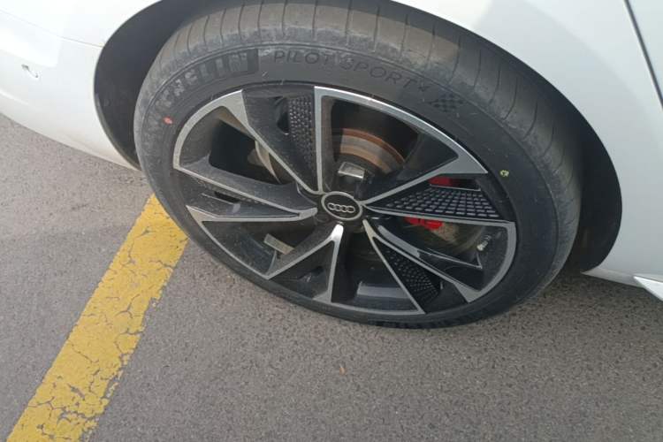 Used Audi A4L 2020 40 TFSI quattro Luxury Dynamic Model Right Rear Wheel Hub