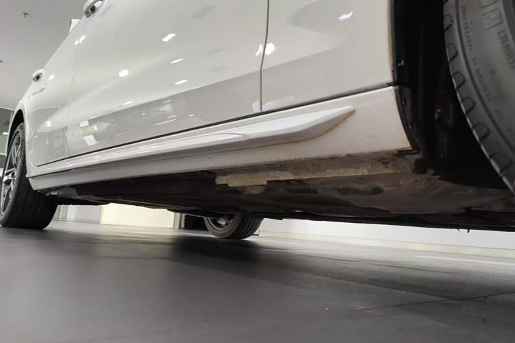 Used Audi A4L 2020 40 TFSI Luxury Dynamic Model Right Side Sill