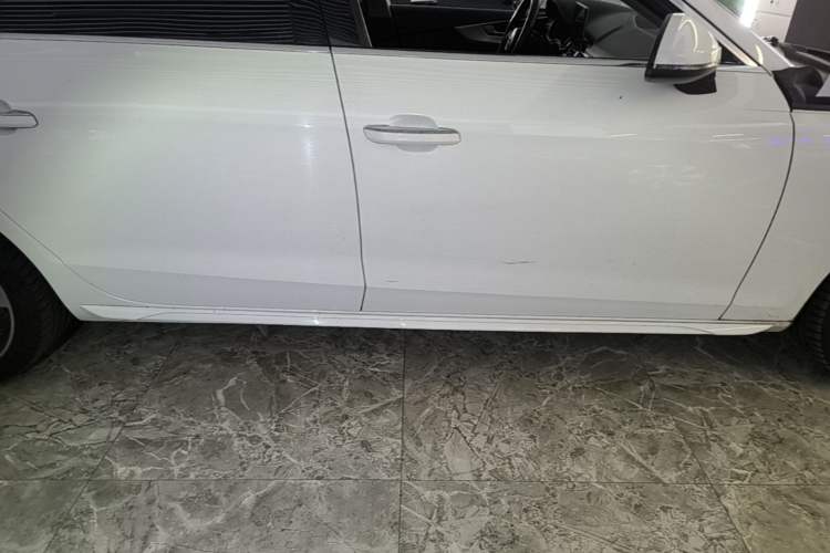 Used Audi A4L 2020 40 TFSI Fashionable and Elegant Model Right Side Sill