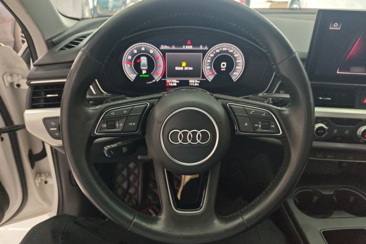Used Audi A4L 2020 40 TFSI Fashionable and Elegant Model Steering Wheel