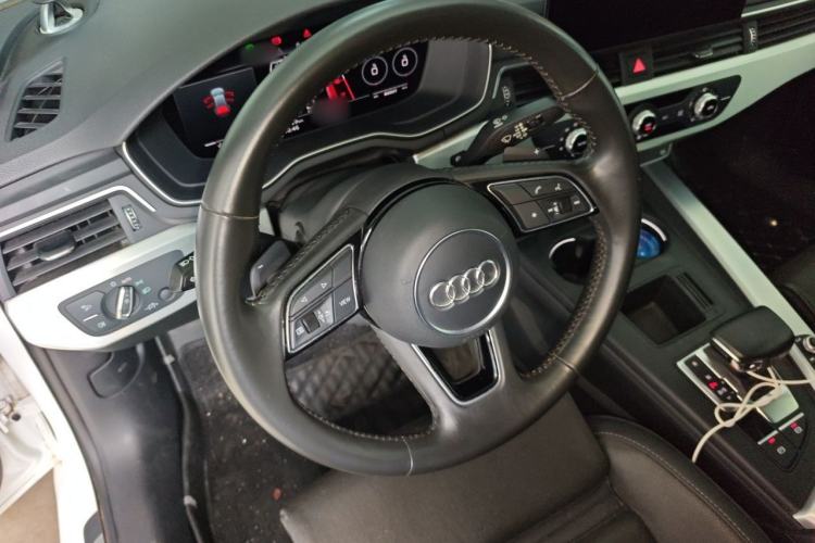 Used Audi A4L 2020 40 TFSI Fashion Dynamic Model Steering Wheel