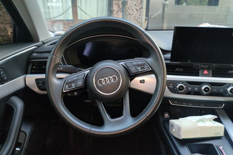 Used Audi A4L 2020 40 TFSI Fashionable and Elegant Model Steering Wheel