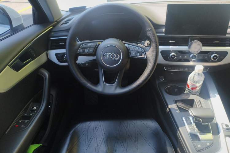 Used Audi A4L 2020 40 TFSI Fashion Dynamic Model Steering Wheel
