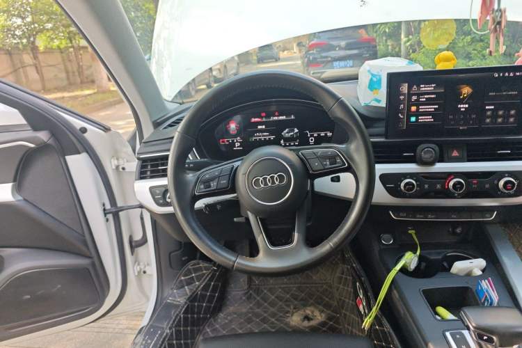 Used Audi A4L 2020 40 TFSI Fashion Dynamic Model Steering Wheel