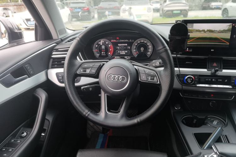 Used Audi A4L 2020 40 TFSI Luxury Dynamic Model Steering Wheel
