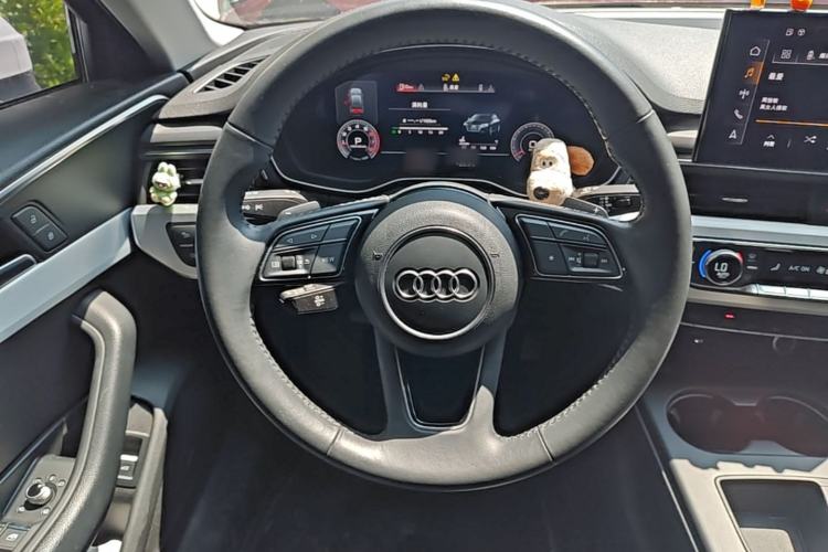 Used Audi A4L 2020 40 TFSI quattro Luxury Dynamic Model Steering Wheel