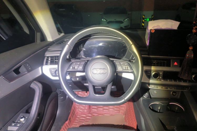 Used Audi A4L 2020 40 TFSI Luxury Dynamic Model Steering Wheel