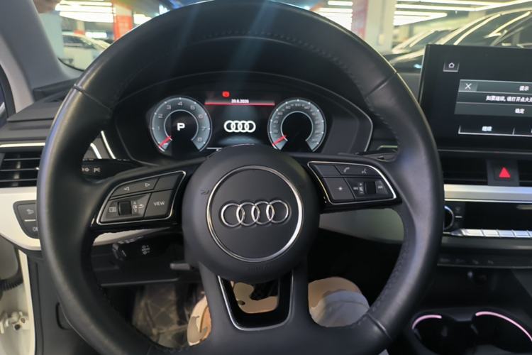 Used Audi A4L 2020 40 TFSI Luxury Dynamic Model Steering Wheel