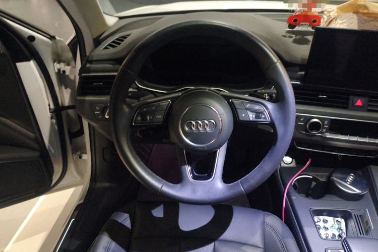 Used Audi A4L 2020 40 TFSI Fashionable and Elegant Model Steering Wheel