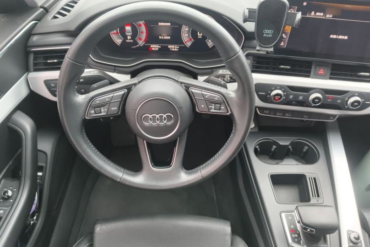 Used Audi A4L 2020 40 TFSI Fashion Dynamic Model Steering Wheel