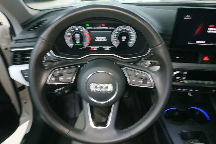 Used Audi A4L 2020 40 TFSI quattro Luxury Dynamic Model Steering Wheel