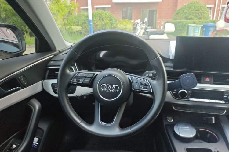 Used Audi A4L 2020 40 TFSI quattro Luxury Dynamic Model Steering Wheel