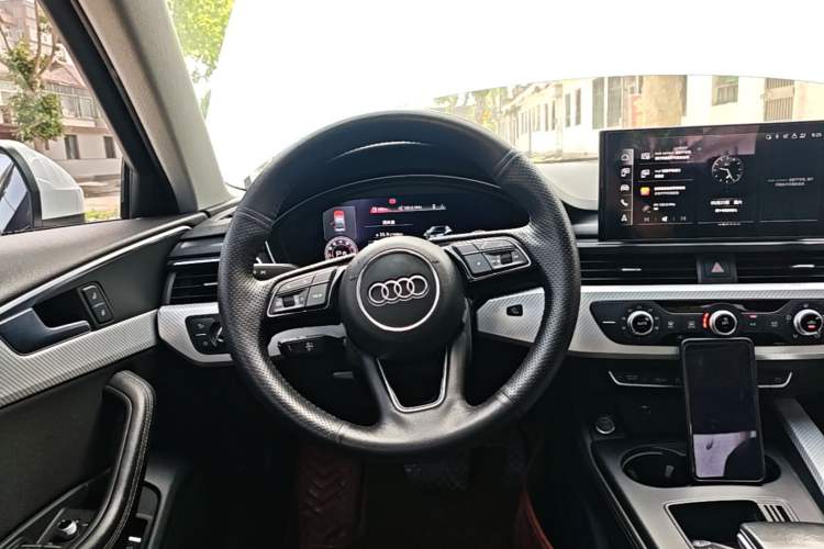 Used Audi A4L 2020 40 TFSI Fashionable and Elegant Model Steering Wheel