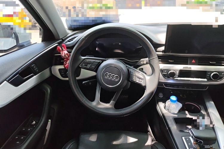 Used Audi A4L 2020 40 TFSI Luxury Dynamic Model Steering Wheel