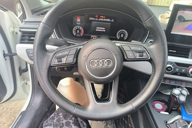 Used Audi A4L 2020 40 TFSI Fashionable and Elegant Model Steering Wheel