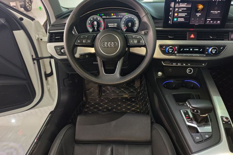 Used Audi A4L 2020 40 TFSI Luxury Dynamic Model Steering Wheel