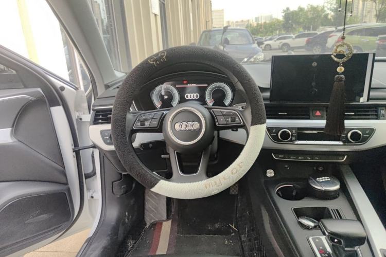 Used Audi A4L 2020 40 TFSI Luxury Dynamic Model Steering Wheel