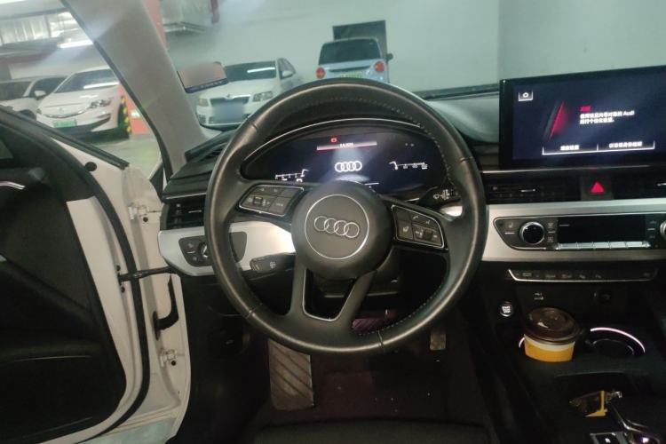 Used Audi A4L 2020 40 TFSI Luxury Dynamic Model Steering Wheel