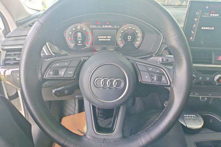 Used Audi A4L 2020 40 TFSI Fashionable and Elegant Model Steering Wheel