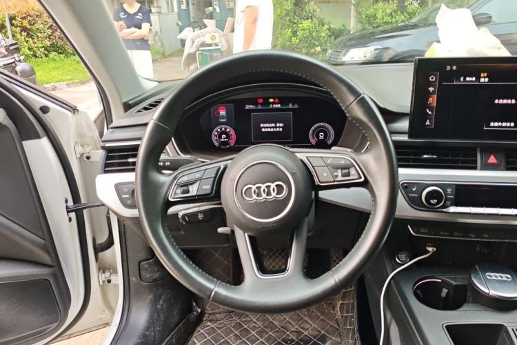 Used Audi A4L 2020 40 TFSI Luxury Dynamic Model Steering Wheel