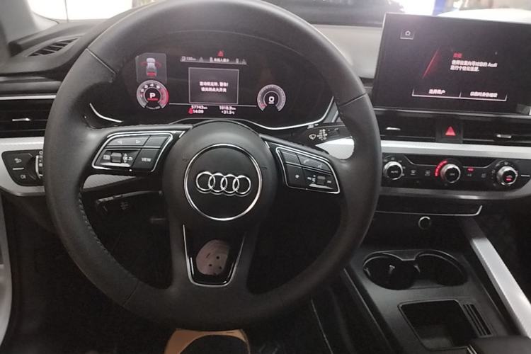 Used Audi A4L 2020 40 TFSI Fashionable and Elegant Model Steering Wheel