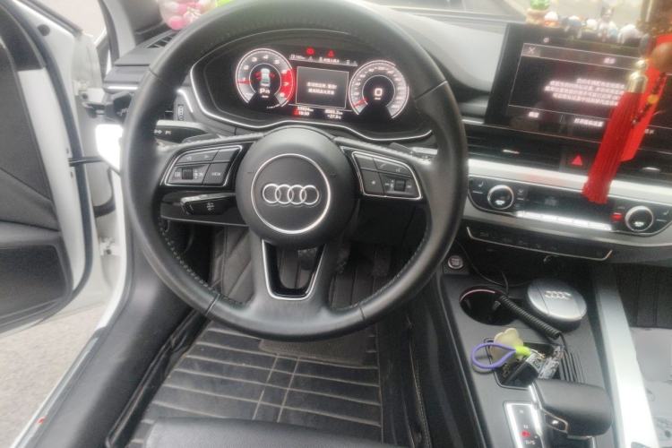Used Audi A4L 2020 40 TFSI Luxury Dynamic Model Steering Wheel