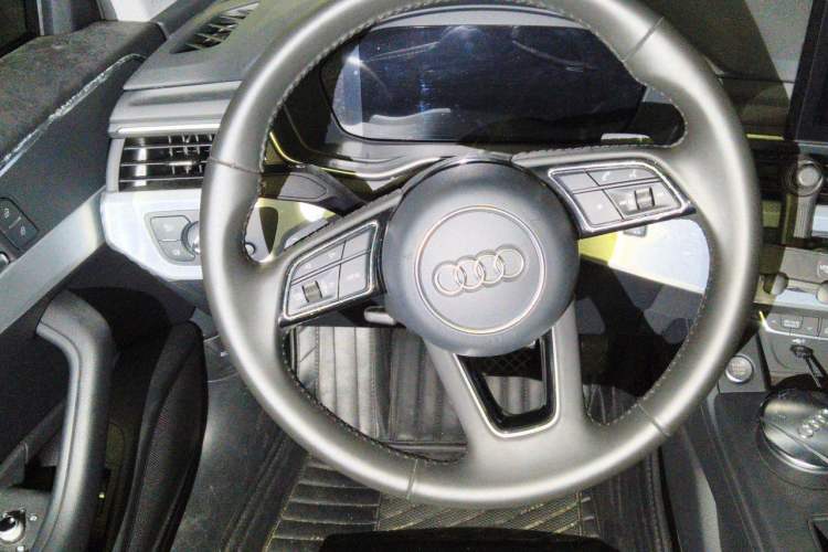 Used Audi A4L 2020 40 TFSI Fashion Dynamic Model Steering Wheel