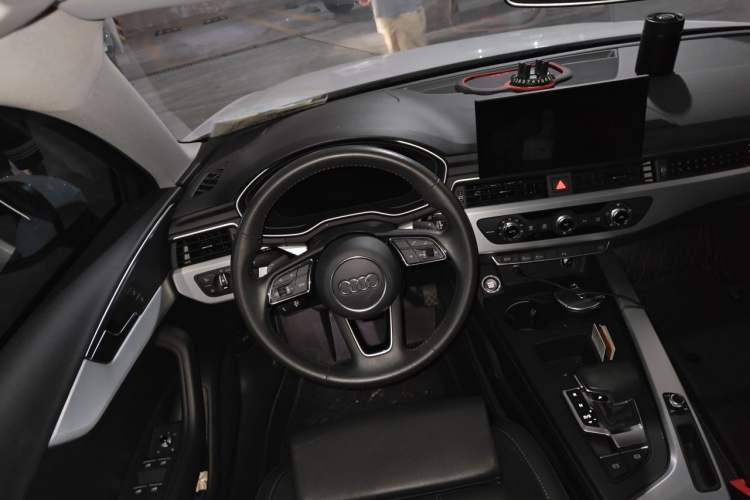 Used Audi A4L 2020 40 TFSI Fashion Dynamic Model Steering Wheel