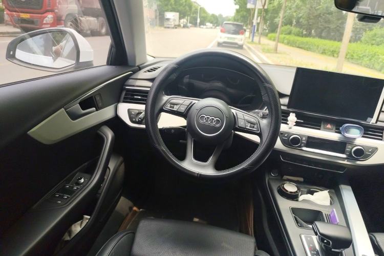 Used Audi A4L 2020 40 TFSI Luxury Dynamic Model Steering Wheel