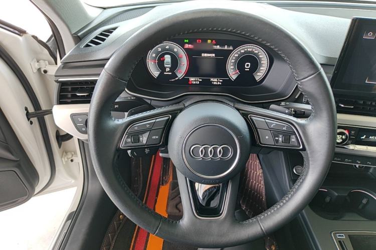 Used Audi A4L 2020 40 TFSI Luxury Dynamic Model Steering Wheel