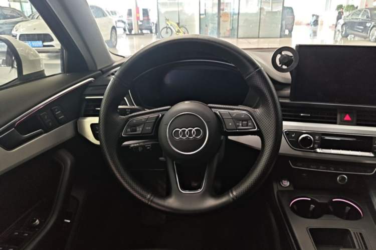 Used Audi A4L 2020 40 TFSI quattro Luxury Dynamic Model Steering Wheel