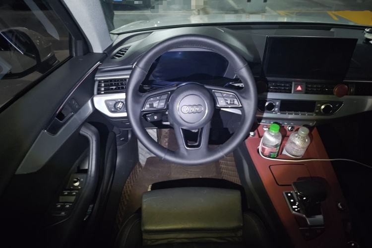 Used Audi A4L 2020 40 TFSI Luxury Dynamic Model Steering Wheel