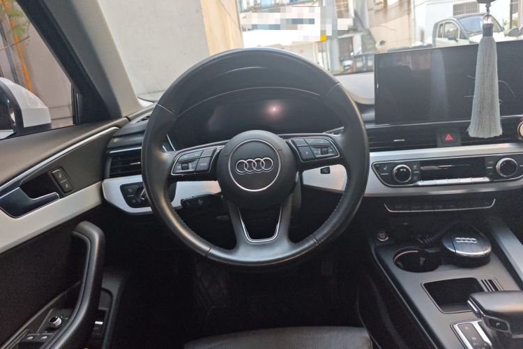Used Audi A4L 2020 40 TFSI Luxury Dynamic Model Steering Wheel